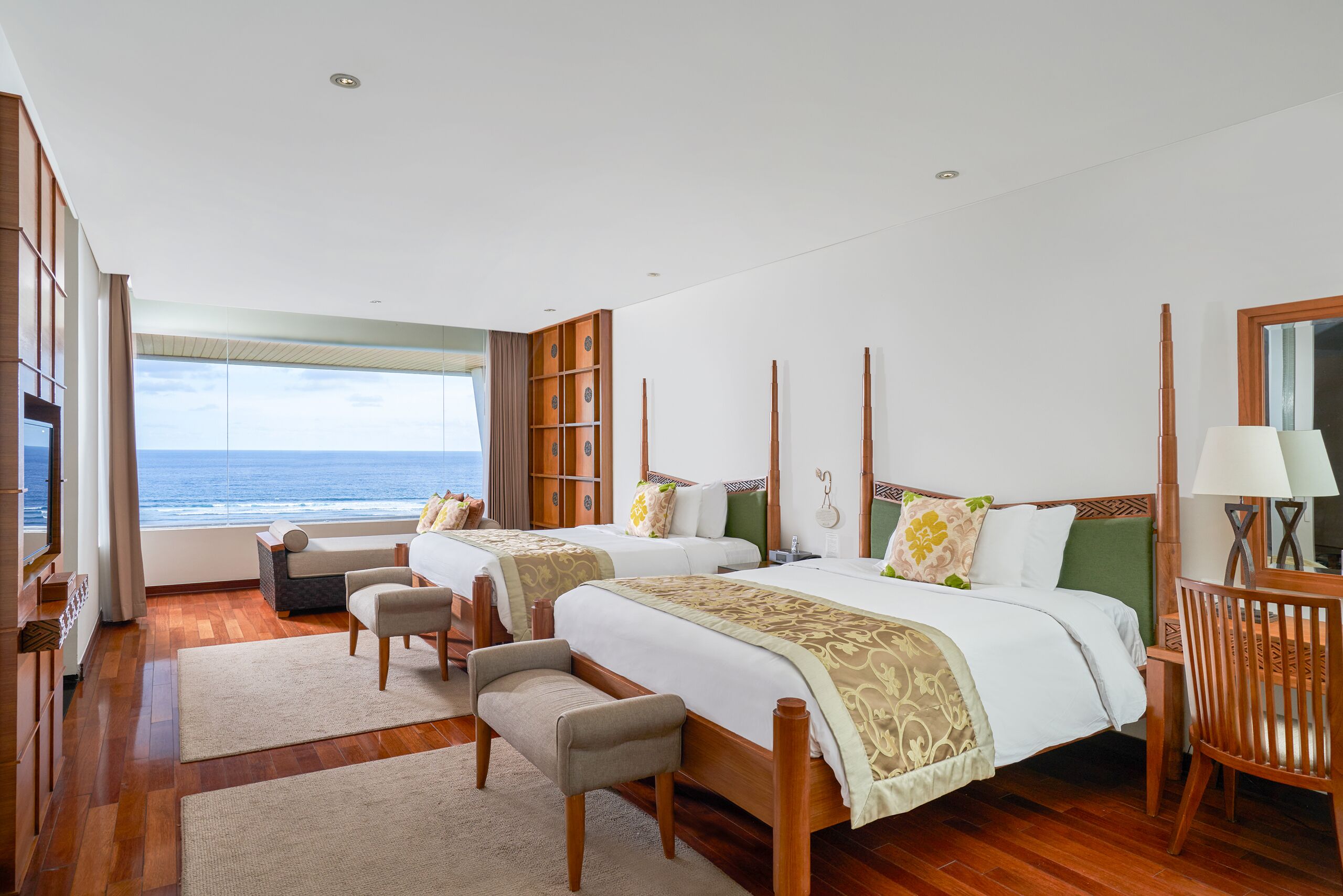 Familiesuite, 1 soverom, ved havkanten | Sengetøy av topp kvalitet, dundyner og minibar (inkludert)