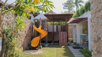 Tempat bermain anak - outdoor