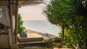 Private beach, white sand, beach towels, snorkeling