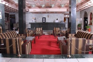 Coin salon dans le hall