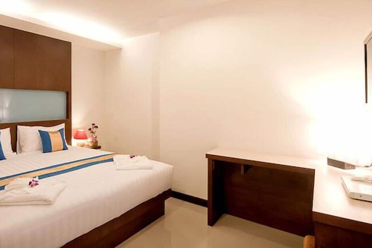 ห้องดีลักซ์ดับเบิลหรือทวิน | ตู้นิรภัยในห้องพัก, ผ้าม่านกันแสง, เปล/เตียงเด็กอ่อน, เตียงเสริม/เปล