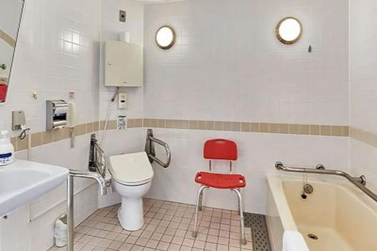 A bathroom with a toilet, sink, and bathtub.
