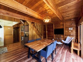 Down comforters, in-room safe, soundproofing, free WiFi