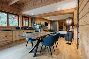 Apartment for 4 Persons with Mountain View and Terrace | 熨斗/熨板、婴儿床、免费 WiFi