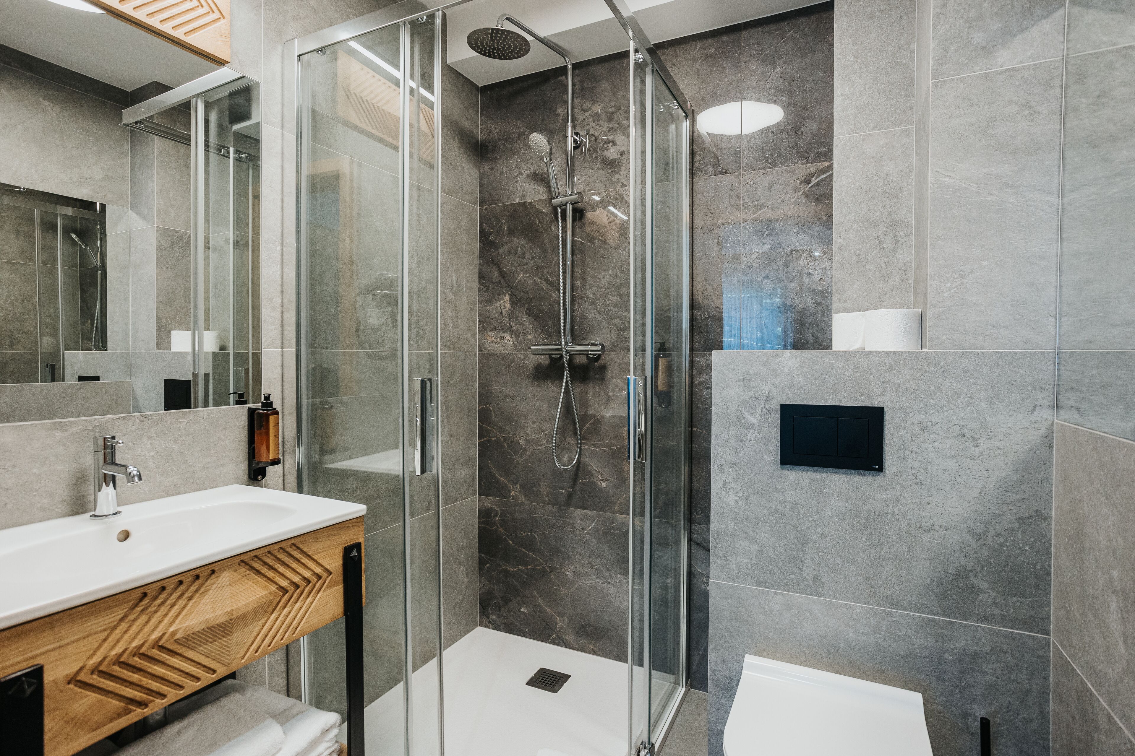 apartment, 2 bedrooms (for four people) | bathroom | hair dryer, heated floors, towels, soap