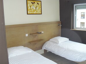 Classic Twin Room | Desk, iron/ironing board, rollaway beds, free WiFi - Hotel New York (Nancy)