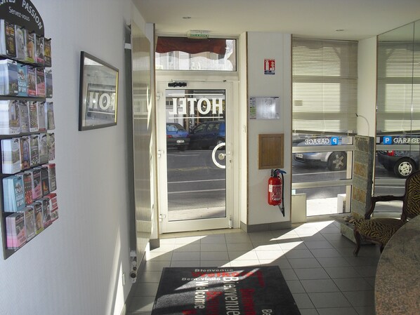 Interior entrance - Hotel New York (Nancy)