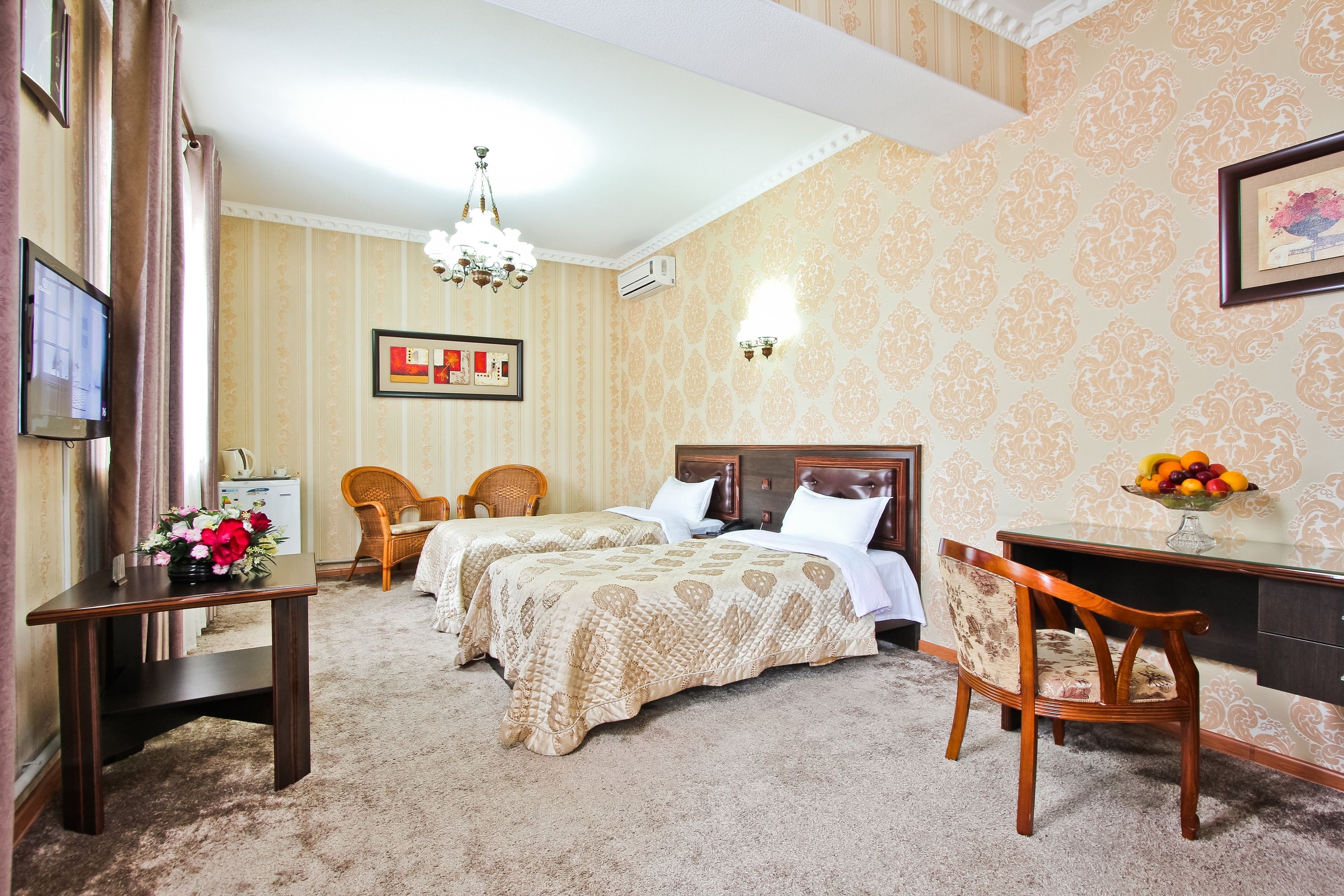 deluxe double room | egyptian cotton sheets, down duvets, minibar, in-room safe