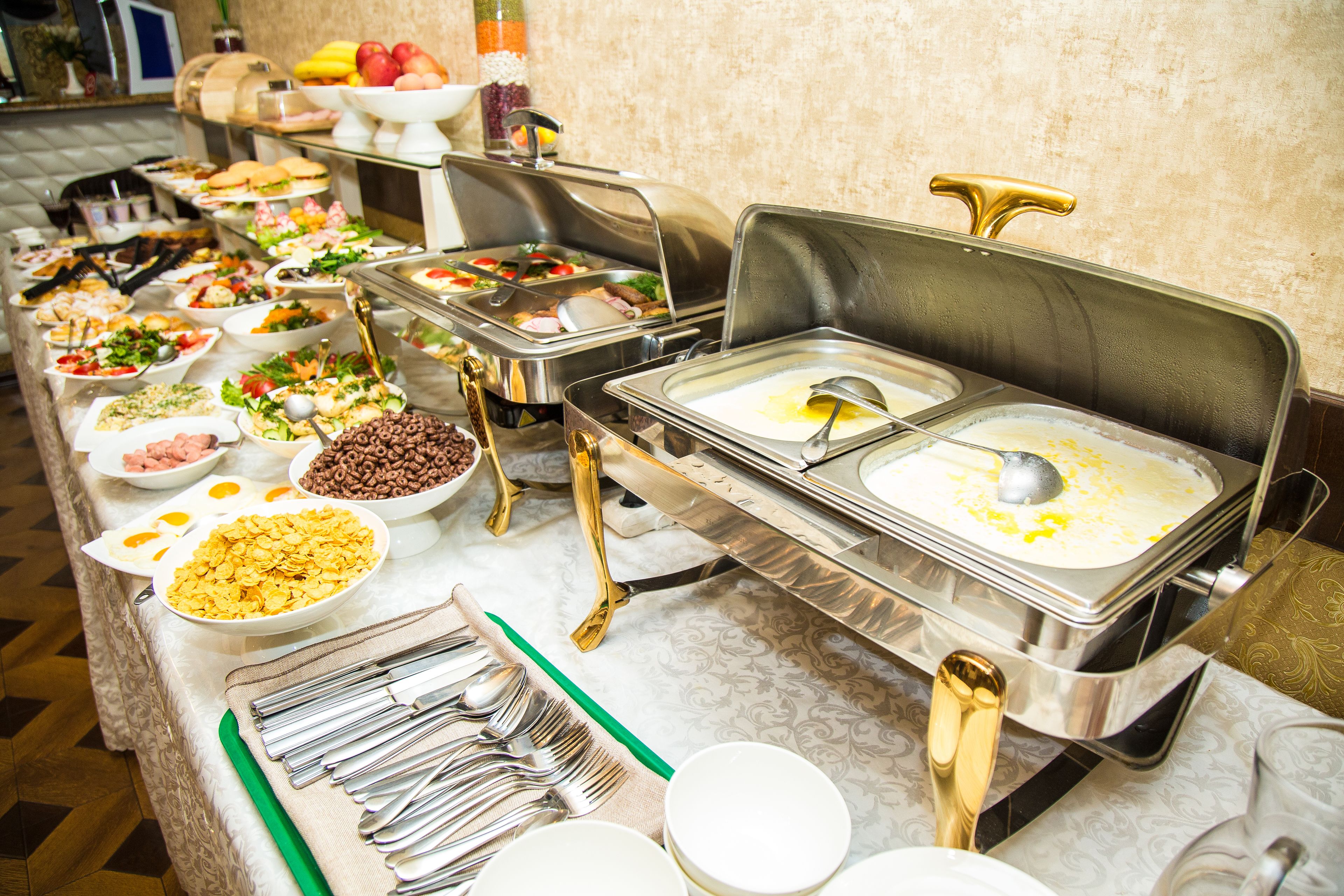 dinner served, regional cuisine, al fresco dining