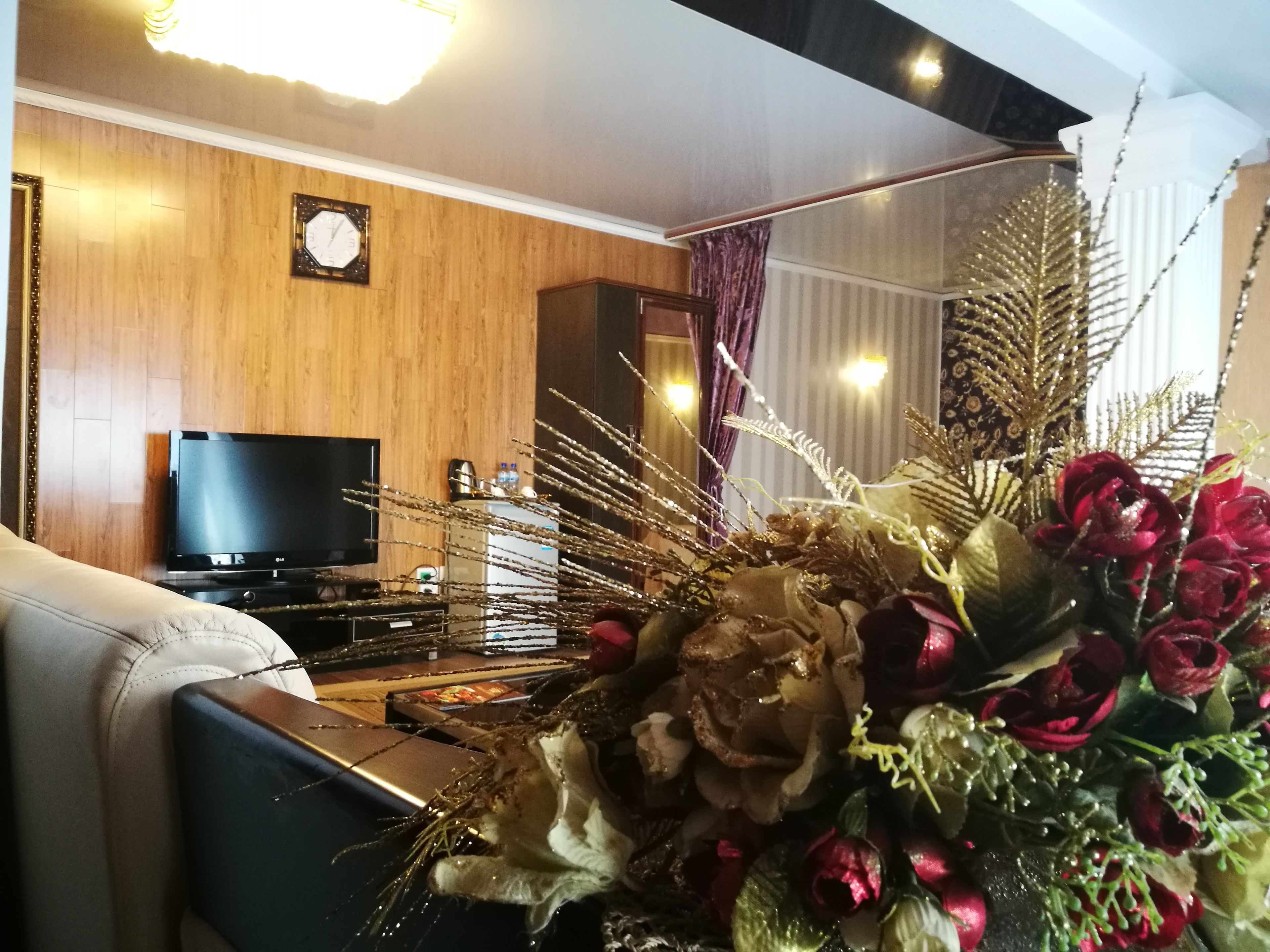 suite | living area | lcd tv