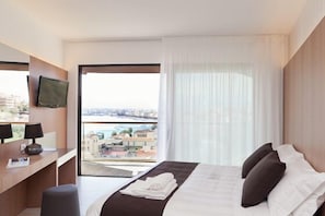 Down comforters, memory foam beds, minibar, in-room safe - Eolian Milazzo Hotel (Milazzo)