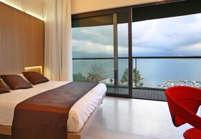 Cubrecamas, colchones con efecto memoria y minibar 