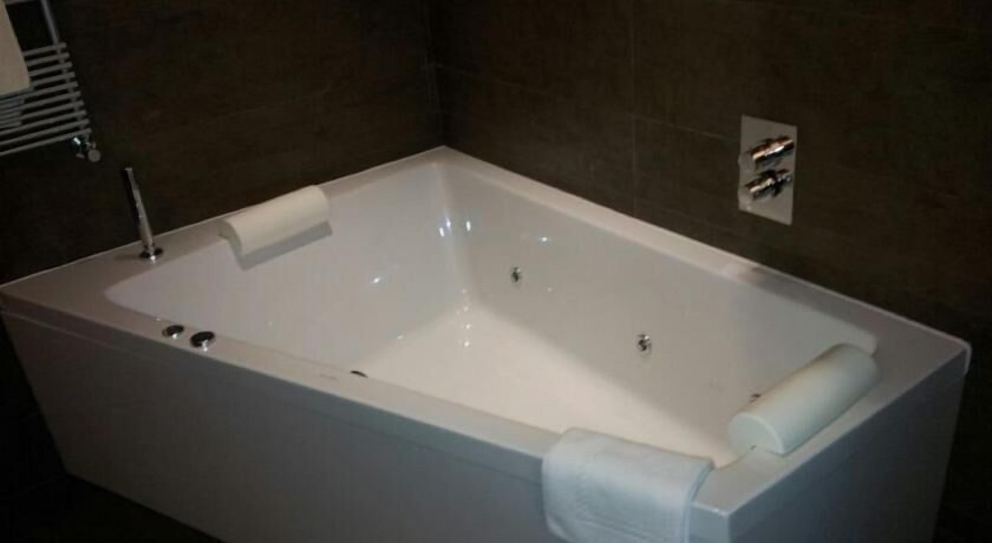 junior room, hot tub, sea view (suite) | room amenity