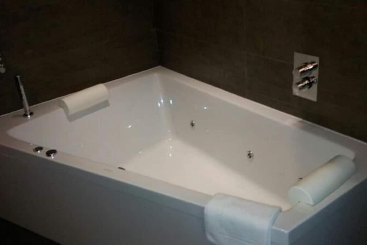 junior room, hot tub, sea view (suite) | room amenity