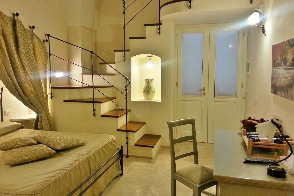 Business Single Room | Memory-foam beds, minibar, individually furnished, desk