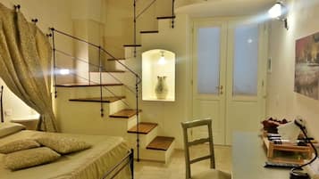 Business Single Room | Memory-foam beds, minibar, individually furnished, desk