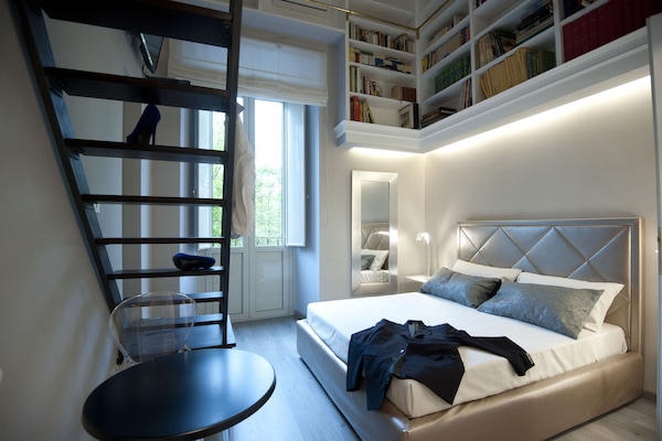 Quarto casal superior, vista para a cidade | 1 quarto, frigobar, cofres nos quartos, escrivaninha