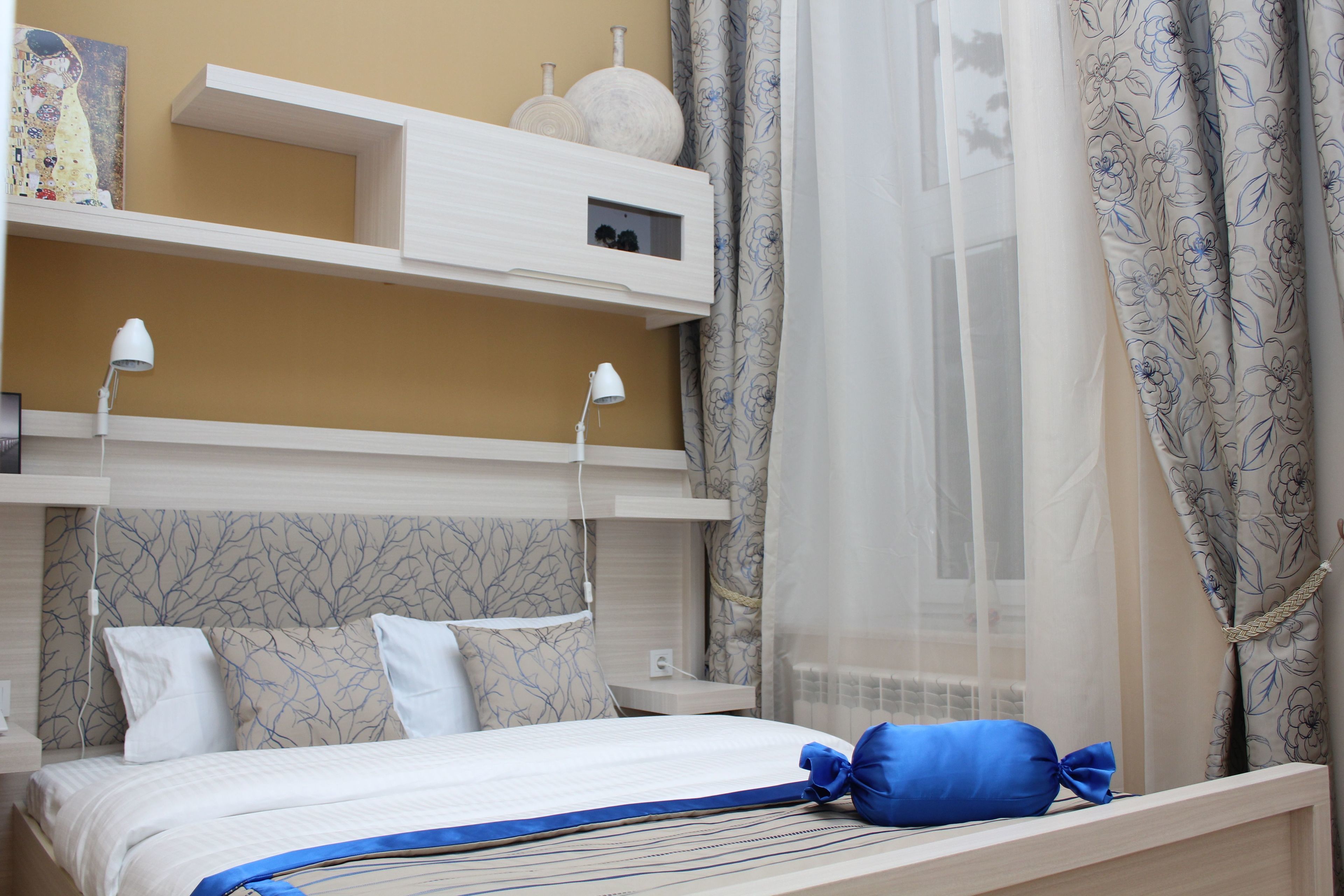 Memory-foam beds, minibar, desk, soundproofing