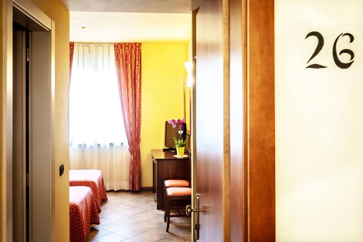 1 bedroom, in-room safe, desk, blackout curtains