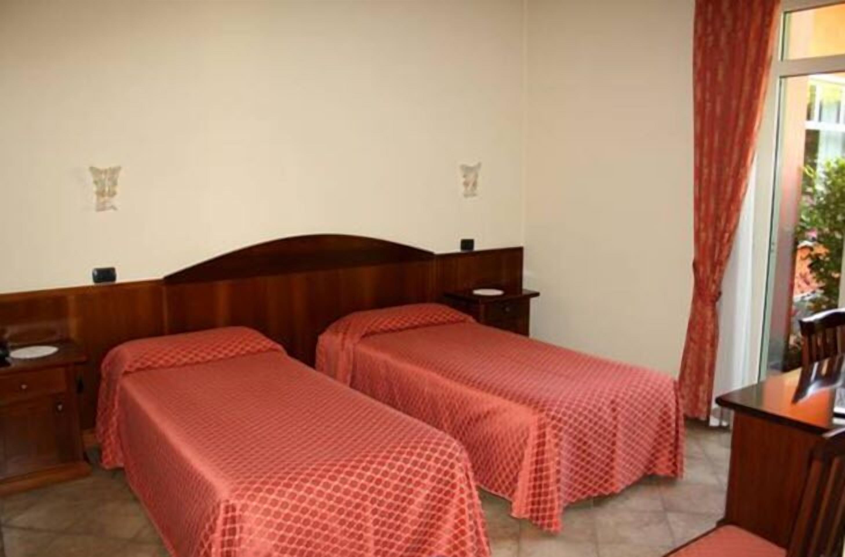 classic double room single use, garden view | 1 bedroom, in-room safe, desk, blackout curtains