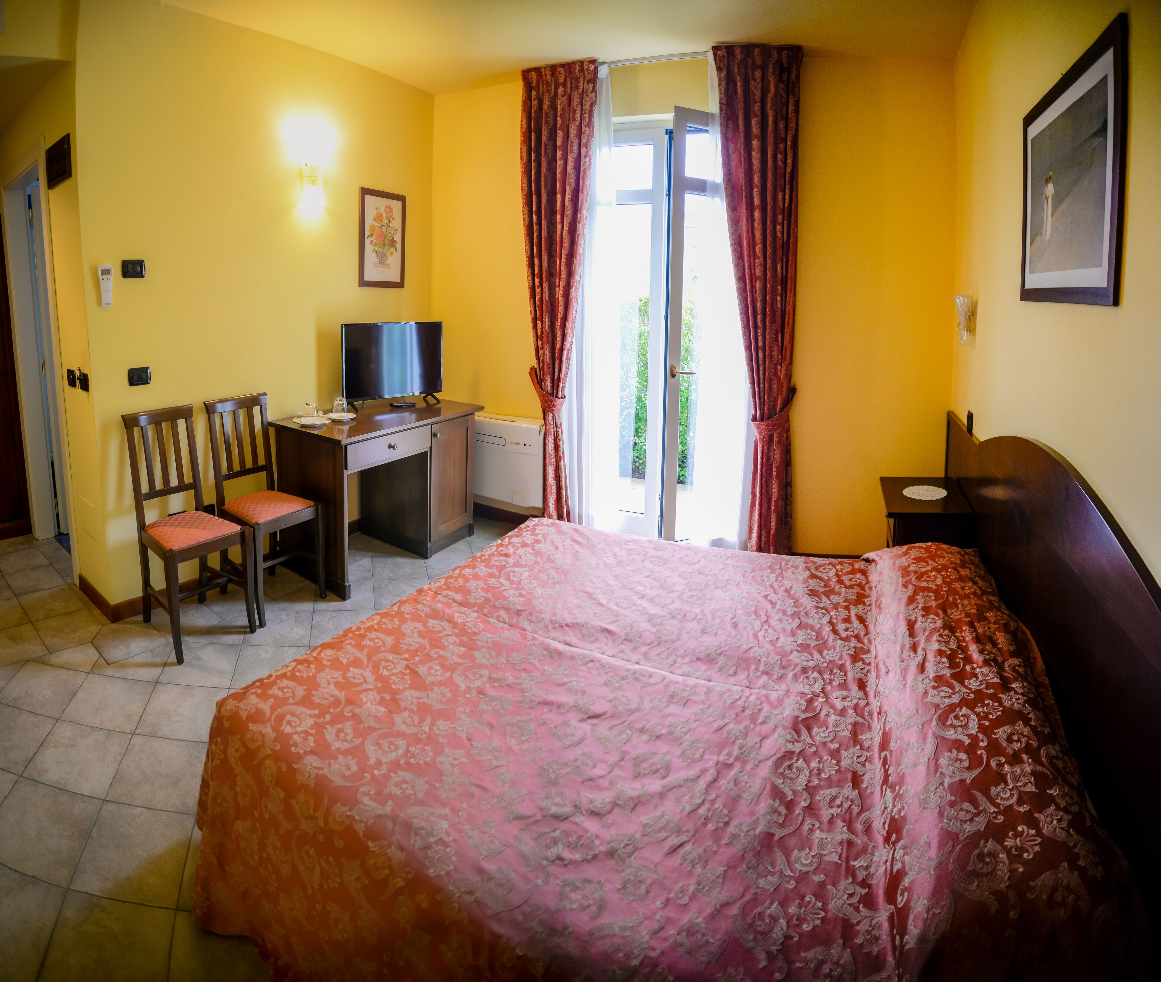 1 bedroom, in-room safe, desk, blackout curtains