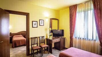 1 Schlafzimmer, Zimmersafe, Schreibtisch, VerdunkelungsvorhÀnge