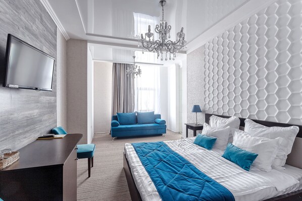 Superior Double Room | Minibar, in-room safe, desk, iron/ironing board - Hermes Hotel (Odesa)