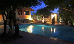 Außenpool, Liegestühle