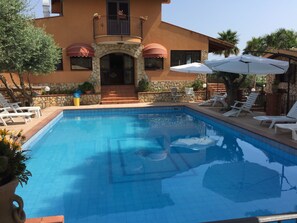 Outdoor pool, sun loungers - Borgo dei Vigneti (Agrigento)