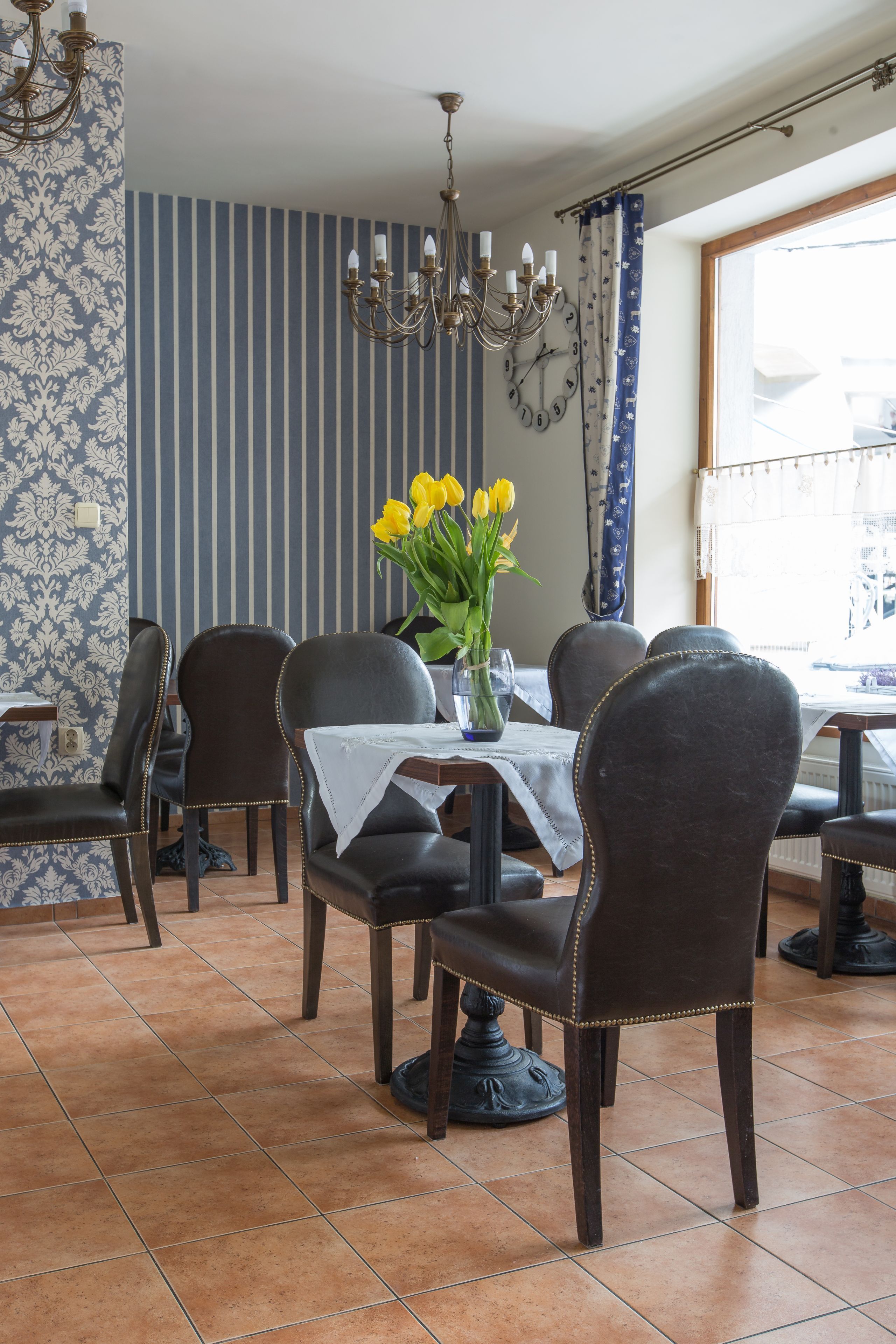 daily buffet breakfast (pln 55 per person)