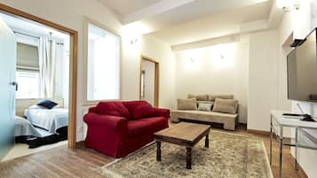 Apartamento Confort | Sala de estar | Televisión LCD de 42 pulgadas con canales por satélite, una televisión
