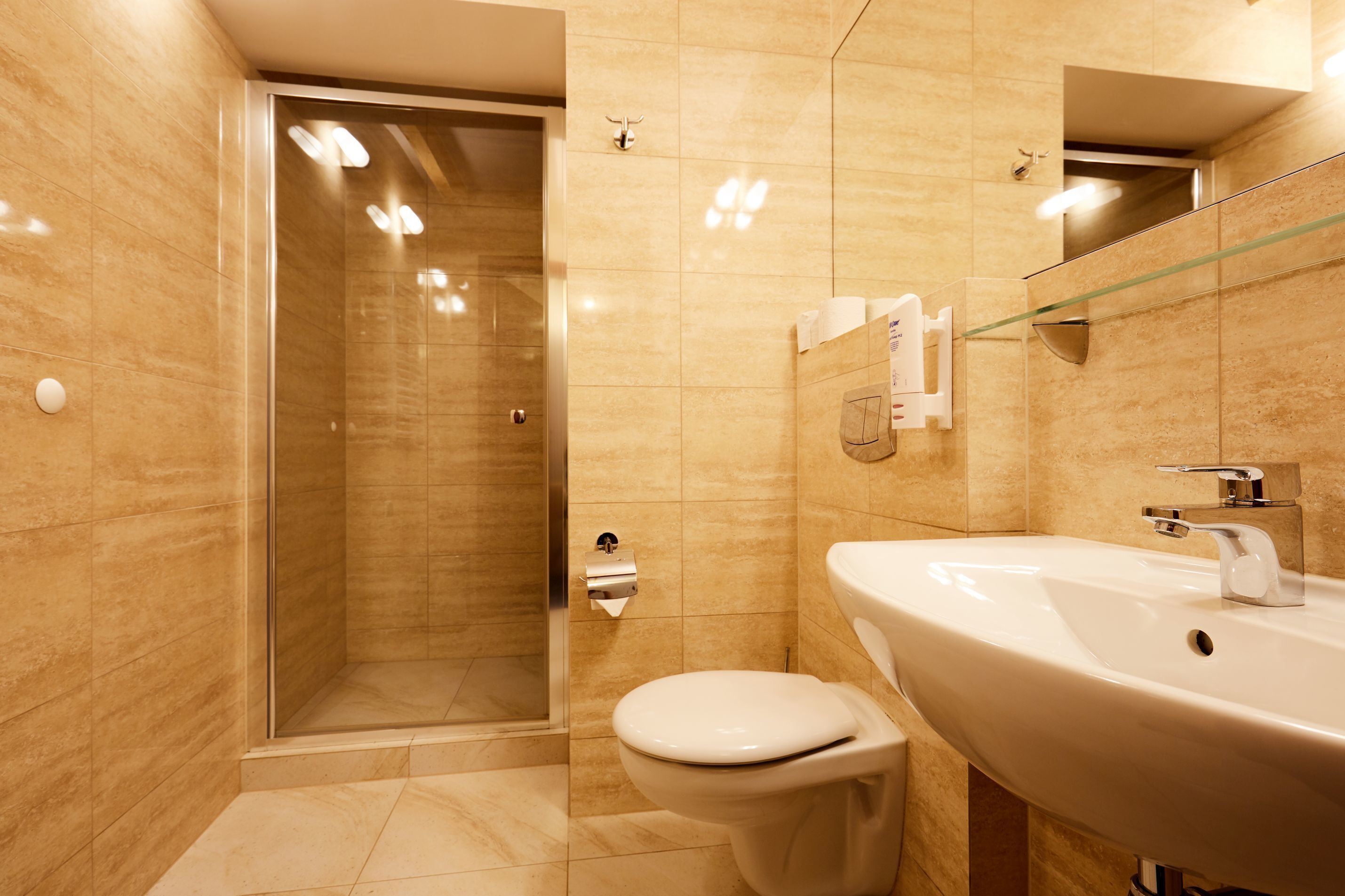 triple room | bathroom | shower, free toiletries, hair dryer, towels