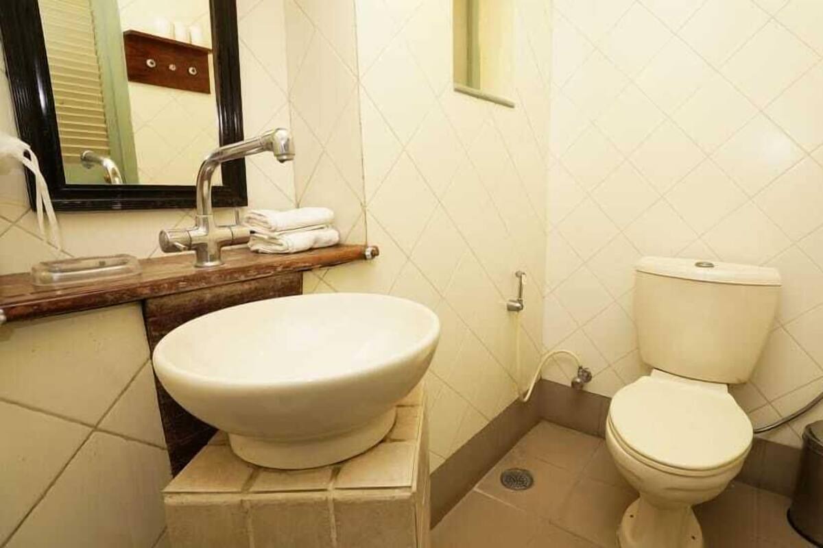 Bathroom sink