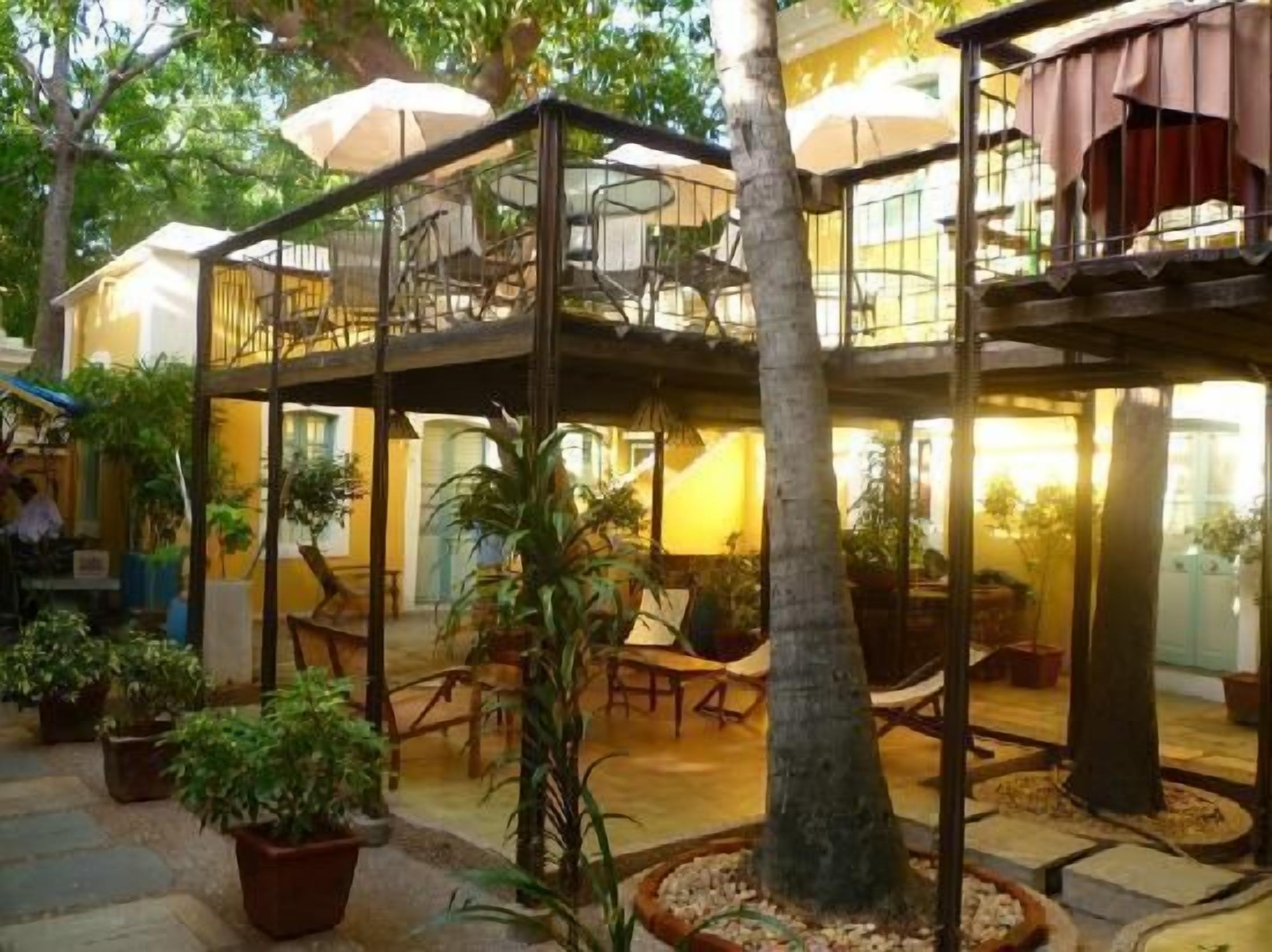 2 restaurants, seafood