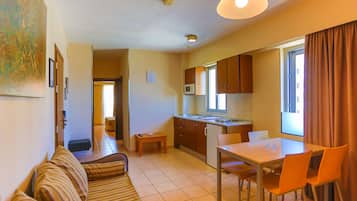 Huoneisto, 1 makuuhuone | Yksityinen keittonurkkaus | JÀÀkaappi, mikroaaltouuni, liesi, kahvin-/teenkeitin