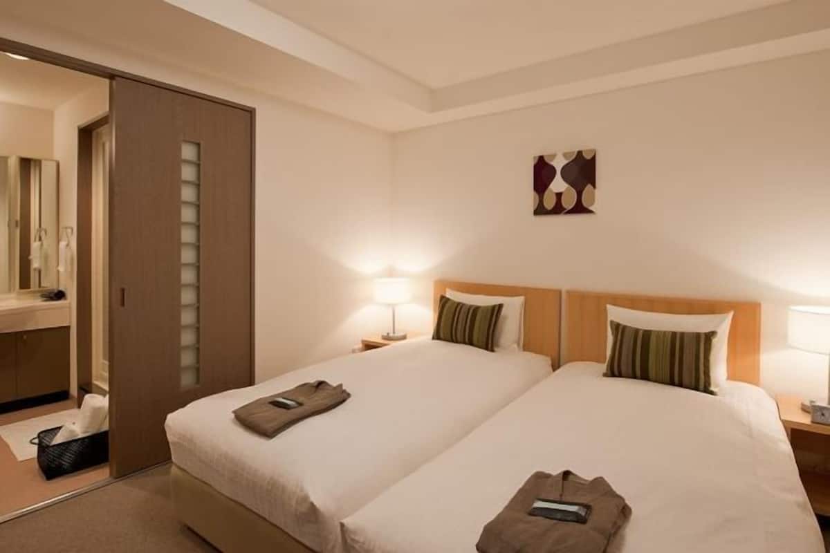 1 bedroom, premium bedding, down duvets, in-room safe