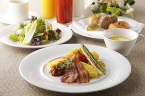 Sarapan penuh setiap hari (JPY 1800 seorang) 