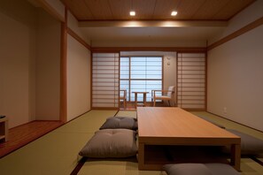 Penthouse, 4 bedrooms | Premium bedding, down duvets, in-room safe, soundproofing - One Niseko Resort Towers (Niseko)
