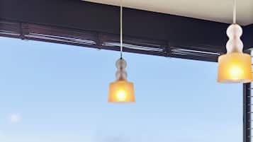 Daily full breakfast (JPY 1800 per person)