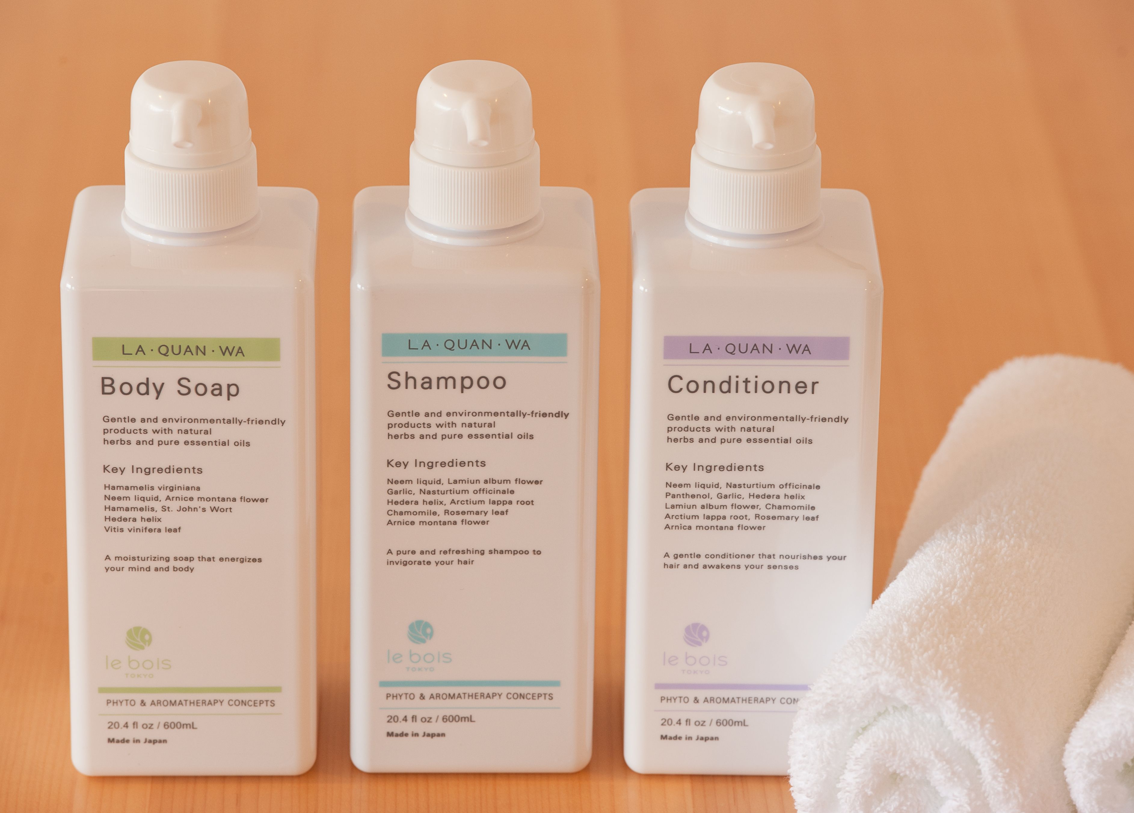 combined shower/bathtub, deep-soaking bathtub, free toiletries