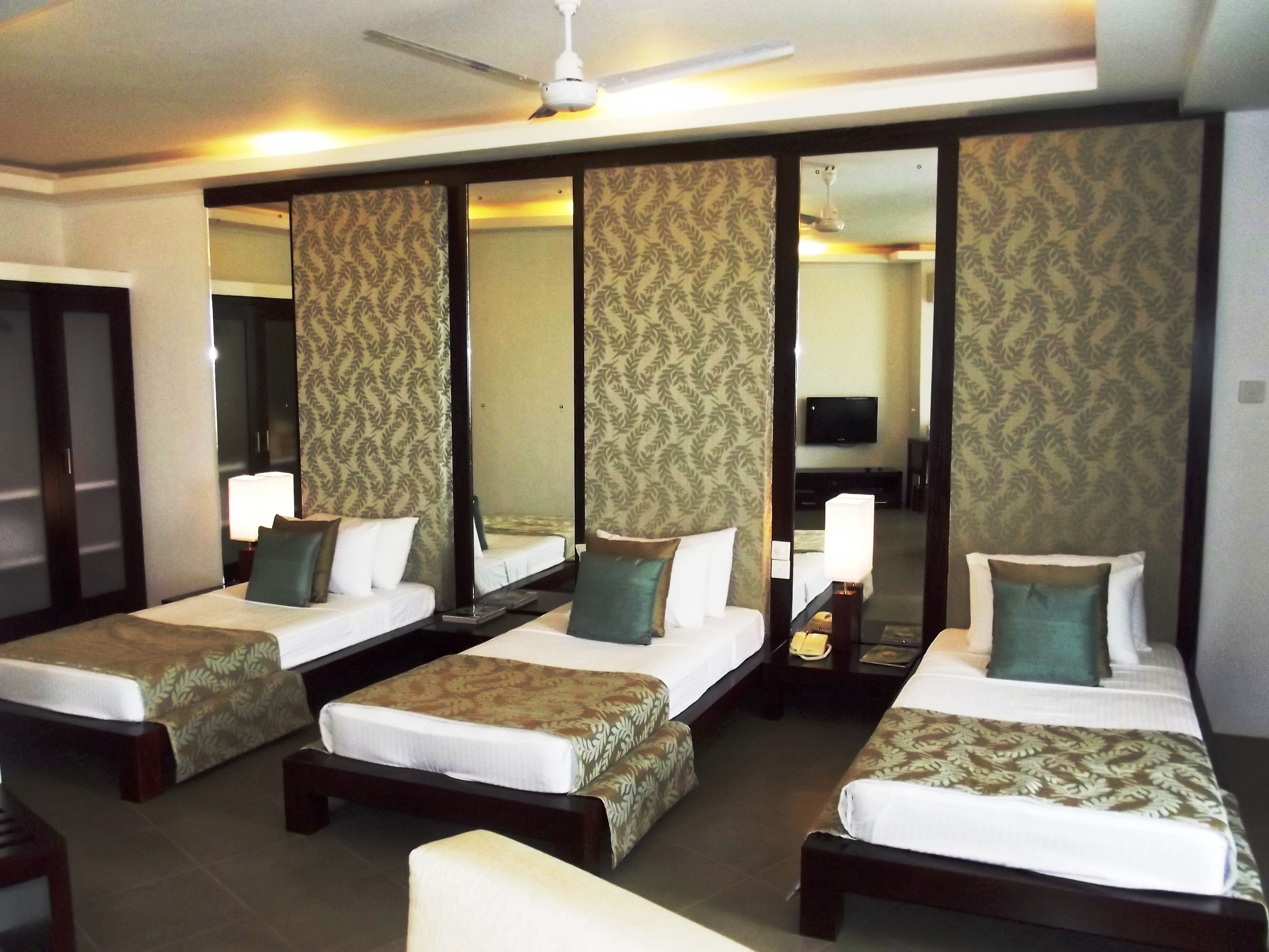 1 bedroom, premium bedding, memory-foam beds, minibar