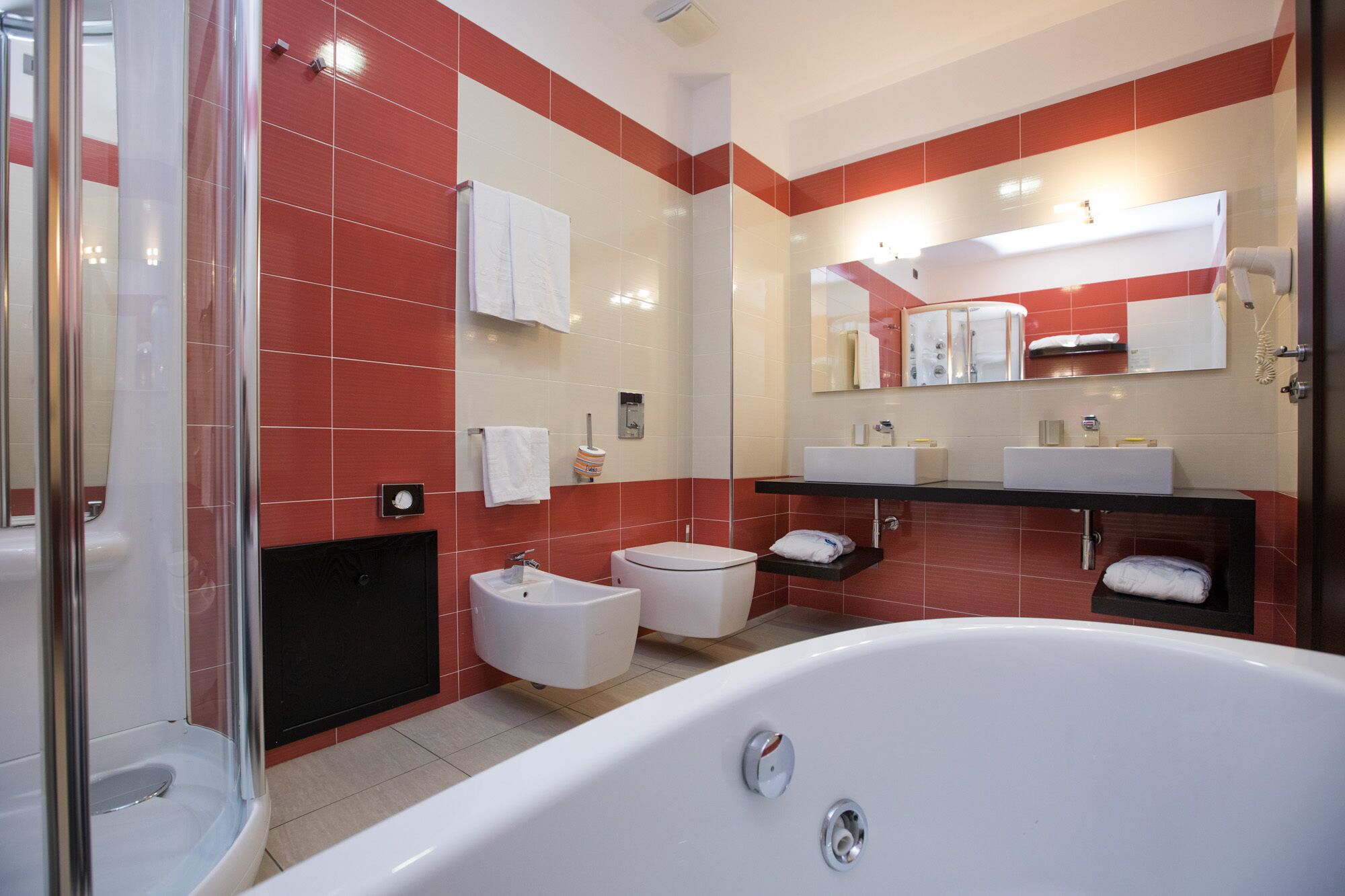 junior suite | bathroom | free toiletries, slippers, bidet, towels