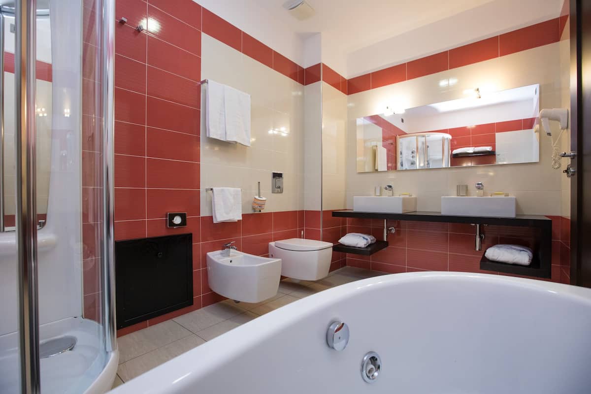 junior suite | bathroom | free toiletries, slippers, bidet, towels