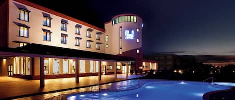 Outdoor pool, pool umbrellas, pool loungers