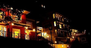 Façade de l’hébergement - soirée/nuit
