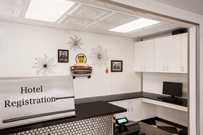 Lobby - Baymont by Wyndham Glenwood (Glenwood)