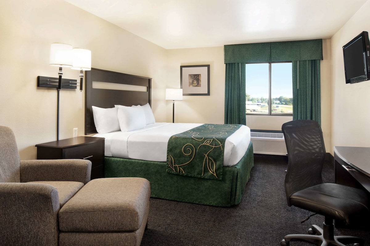 desk, blackout curtains, iron/ironing board, free cots/infant beds