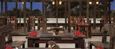 2 restaurants, breakfast, lunch, dinner served; international cuisine