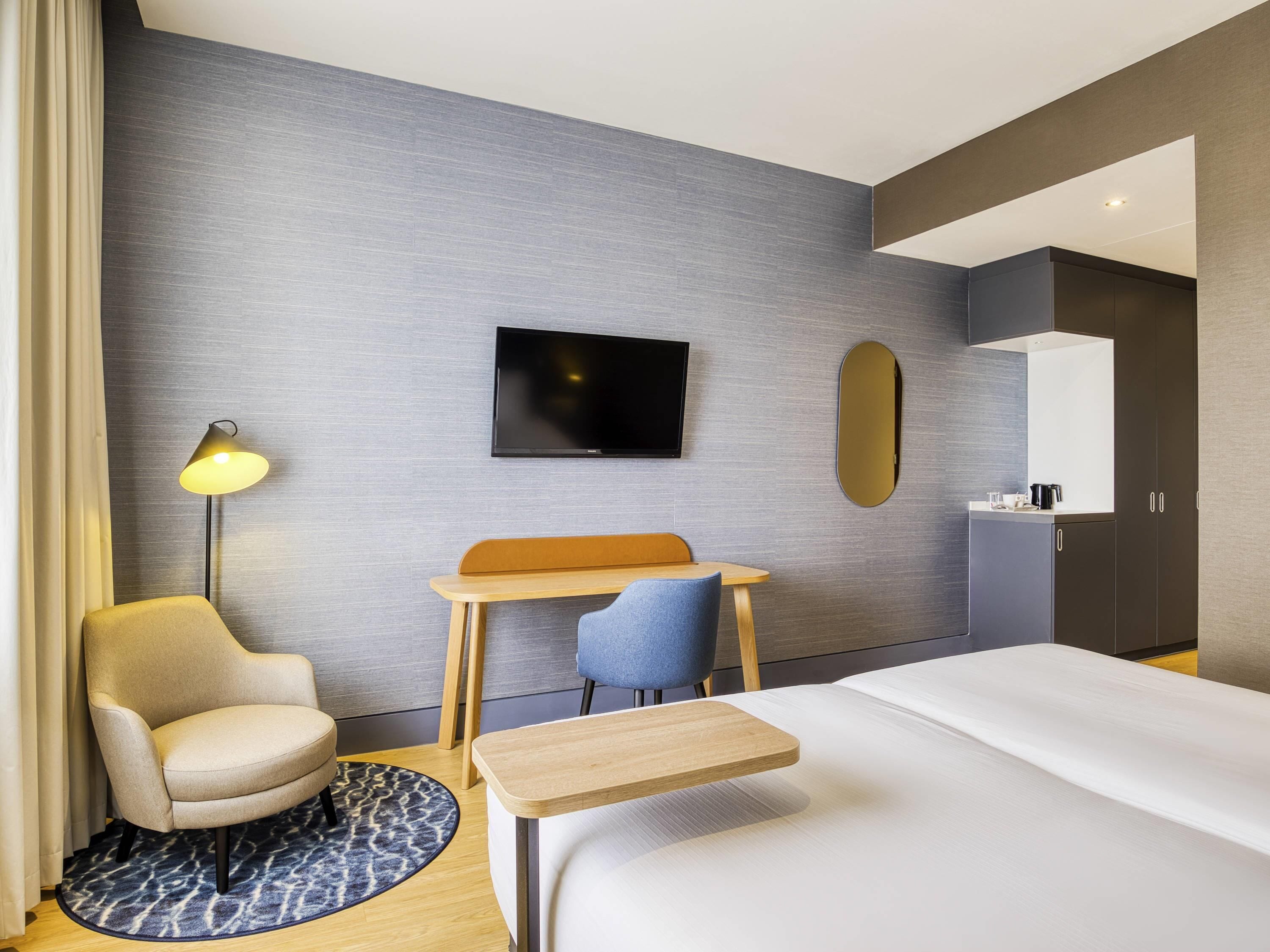 superior room, 1 king bed | 1 bedroom, hypo-allergenic bedding, minibar, in-room safe