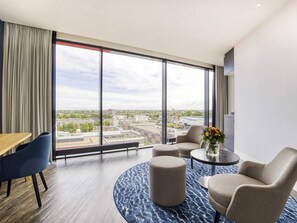 Deluxe suite, 1 kingsize bed | 1 slaapkamer, hypoallergeen beddengoed, een minibar